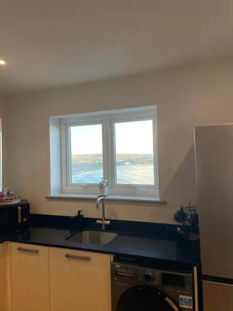Spectacular 2 Bedroom Balcony Sea View Flat สการ์โบโรห์ ภายนอก รูปภาพ