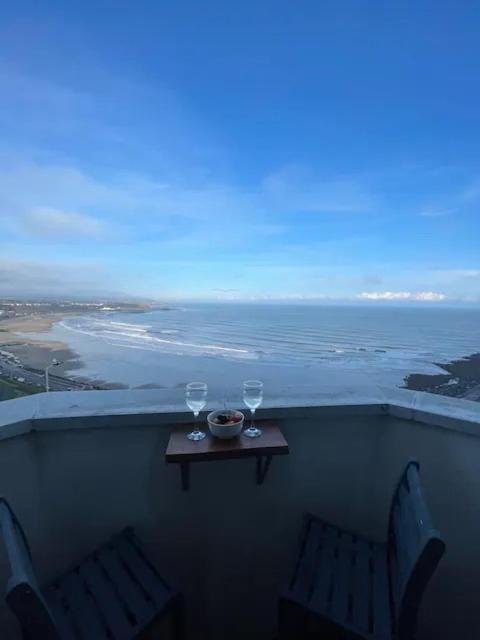 Spectacular 2 Bedroom Balcony Sea View Flat สการ์โบโรห์ ภายนอก รูปภาพ